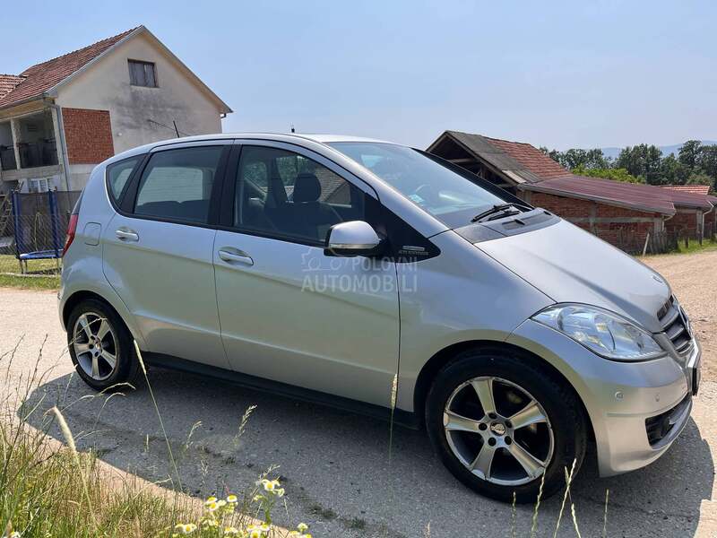 Mercedes Benz A 160 vredi videti nov
