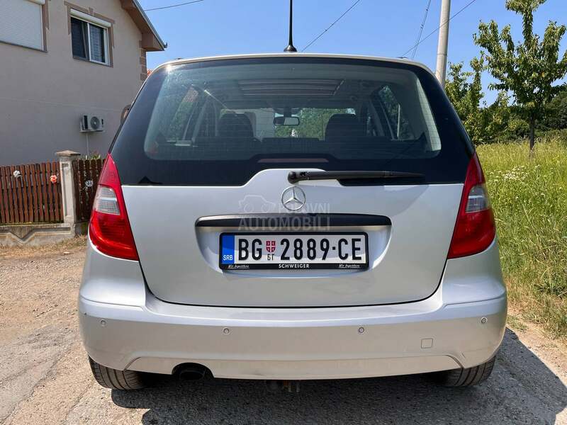 Mercedes Benz A 160 vredi videti nov