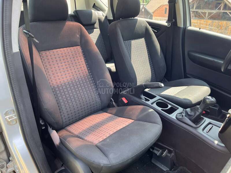 Mercedes Benz A 160 vredi videti nov