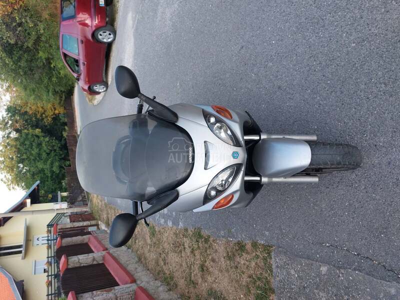 Piaggio x9