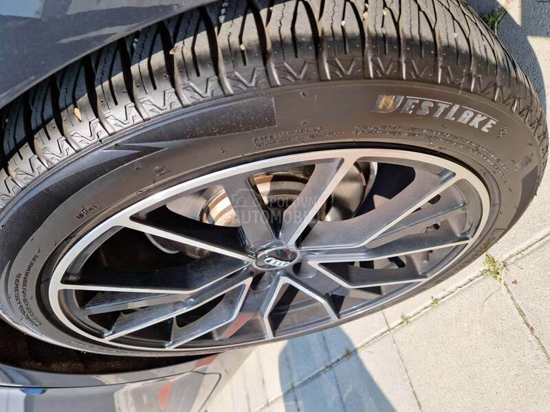 Audi A4 2.0tdiVIasnik/Matrix