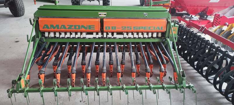 Amazone D8