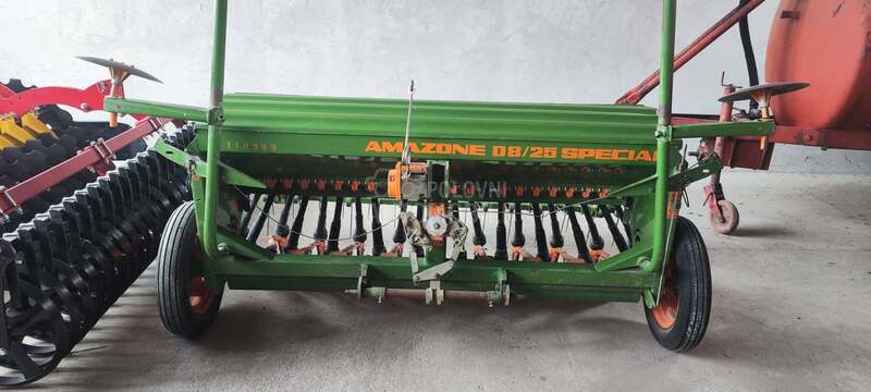 Amazone D8