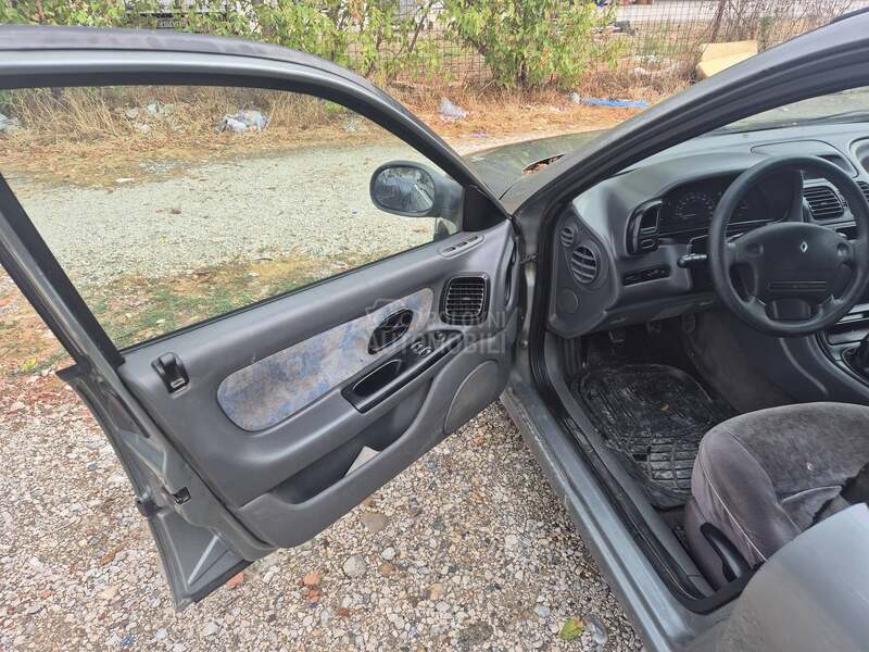 Renault Laguna 2.0