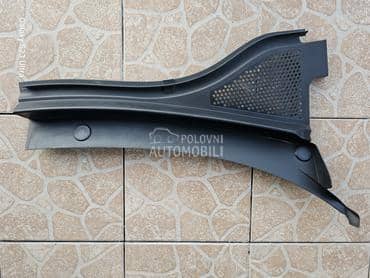 PLASTIKA POŽARNOG PUTA DESNA za Volkswagen Tiguan od 2015. do 2020. god.