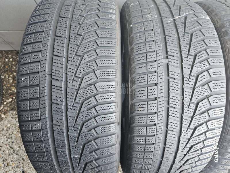 Hankook 235/45 R19 Zimska