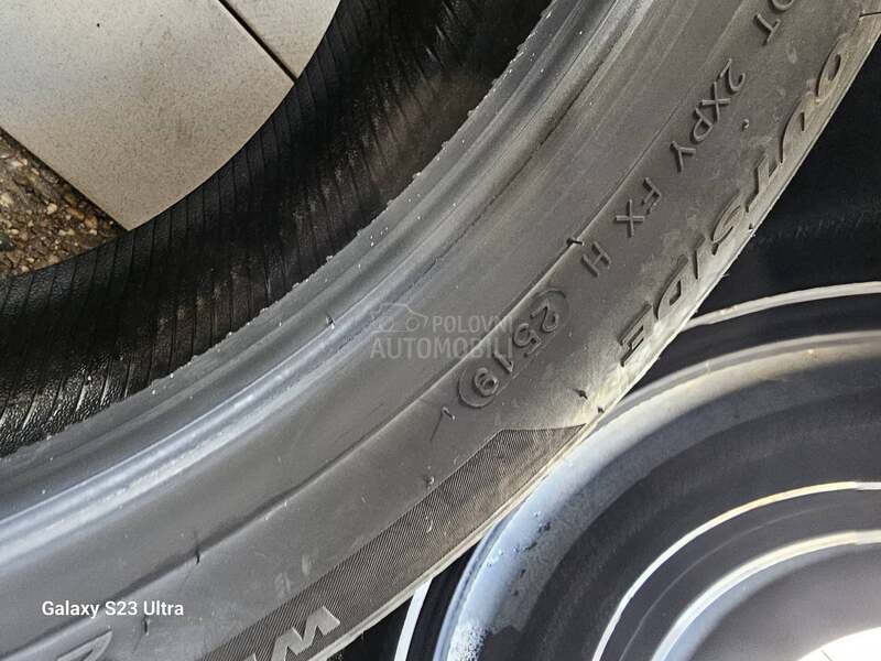 Hankook 235/45 R19 Zimska