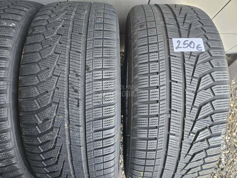 Hankook 235/45 R19 Zimska