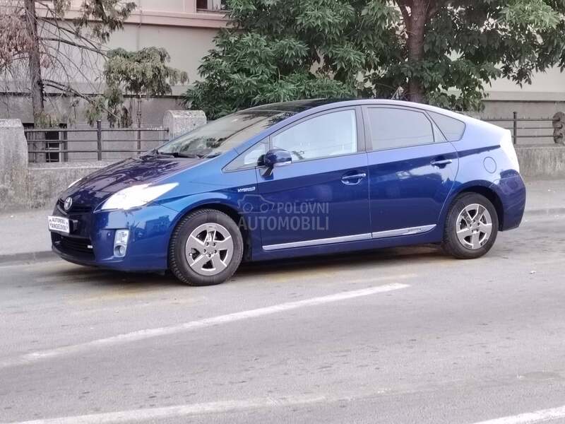 Toyota Prius C H T O P