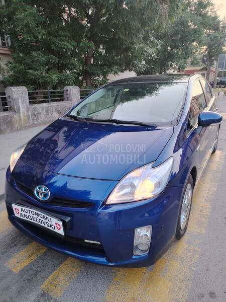 Toyota Prius C H T O P