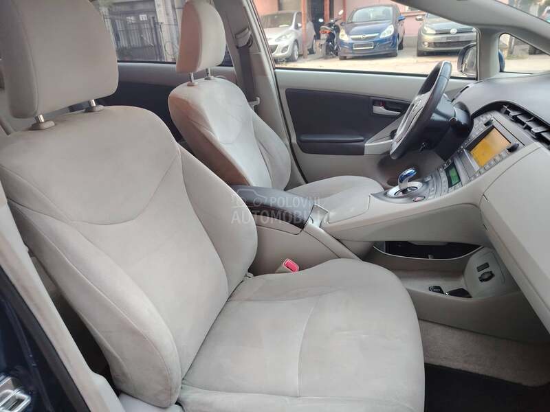 Toyota Prius C H T O P