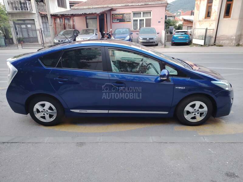 Toyota Prius C H T O P