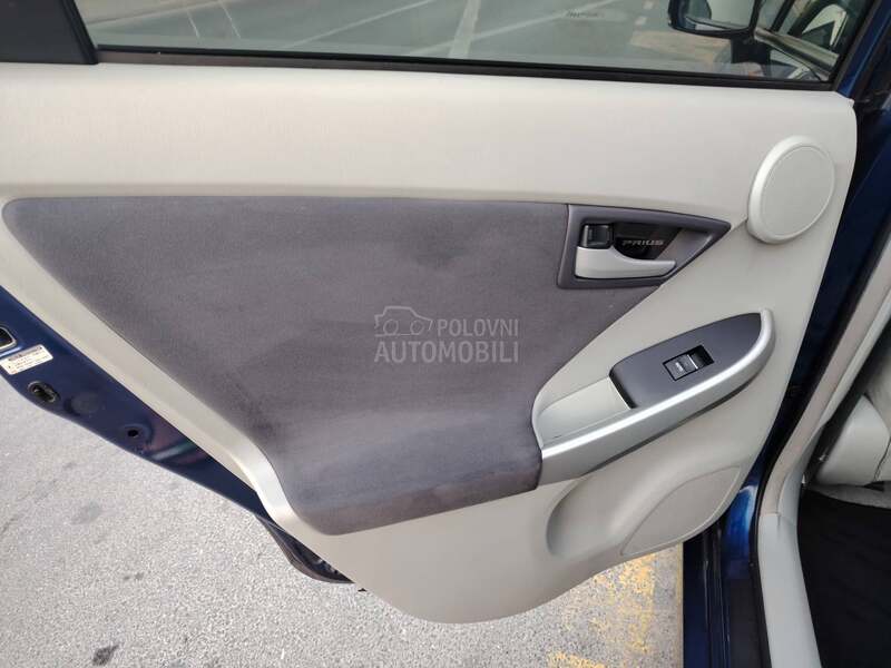 Toyota Prius C H T O P
