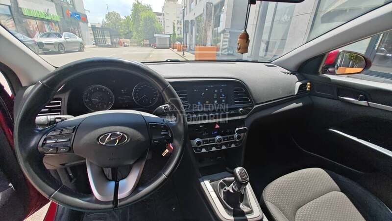 Hyundai Elantra 1.6 MPI Premium