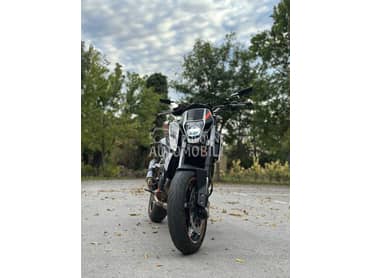 KTM Duke 690