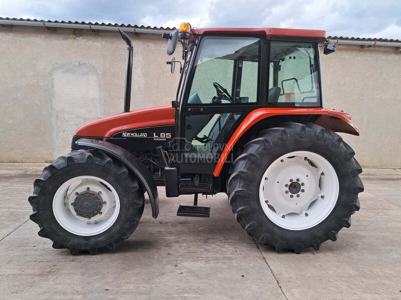 New Holland L 85