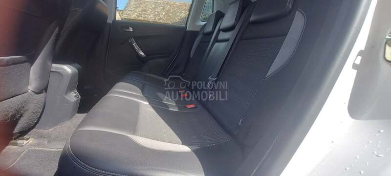 Peugeot 2008 1.6 ehdi urbancross