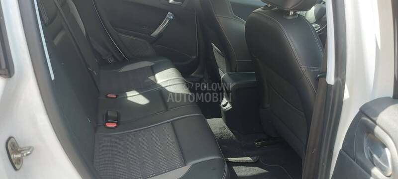 Peugeot 2008 1.6 ehdi urbancross