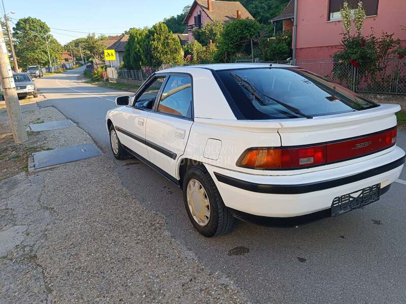 Mazda 323 f