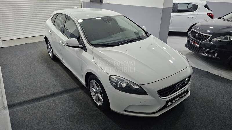 Volvo V40 D4