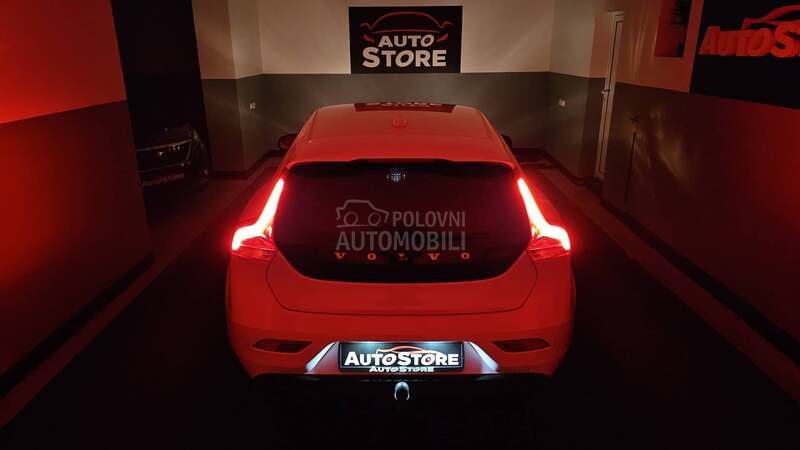 Volvo V40 D4