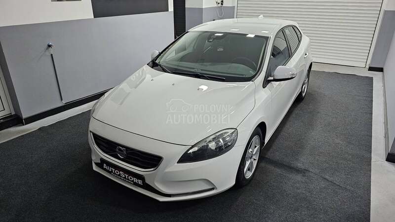 Volvo V40 D4