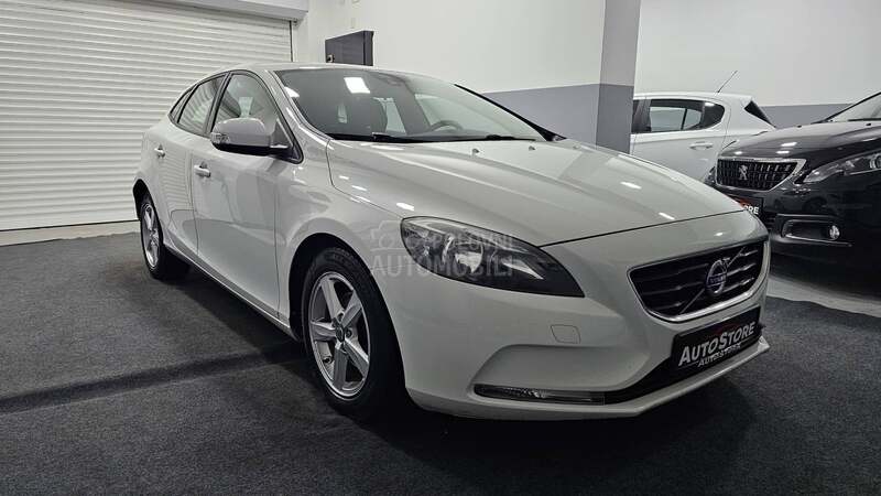 Volvo V40 D4
