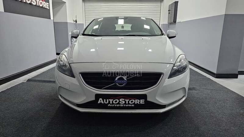 Volvo V40 D4