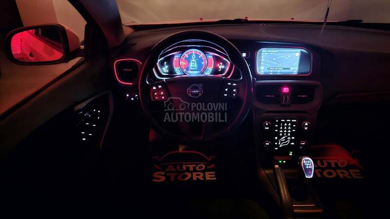 Volvo V40 D4