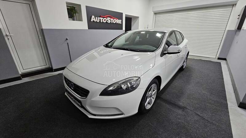 Volvo V40 D4