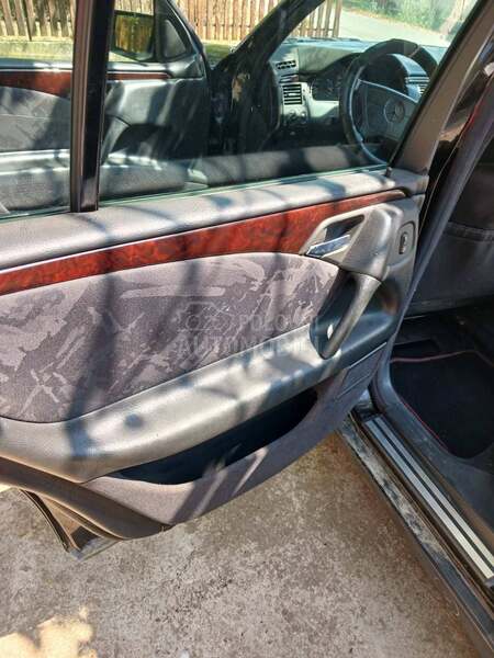 Mercedes Benz E 220 
