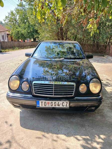 Mercedes Benz E 220 