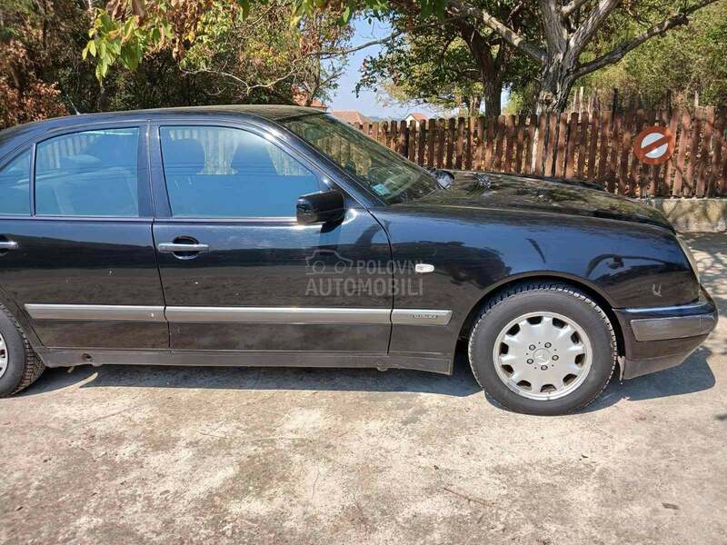 Mercedes Benz E 220 