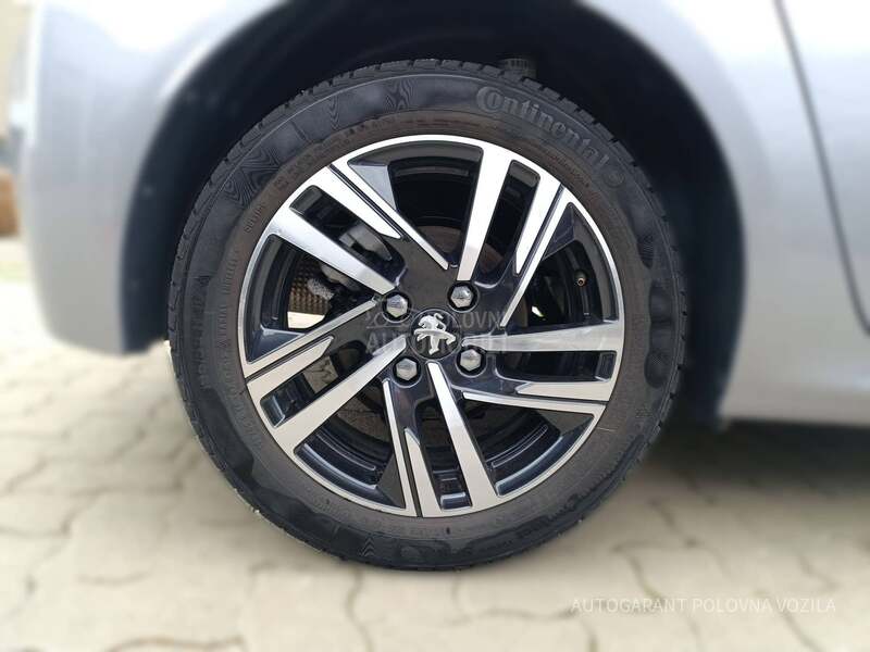 Peugeot 208 1.2 PURETECH ALLURE