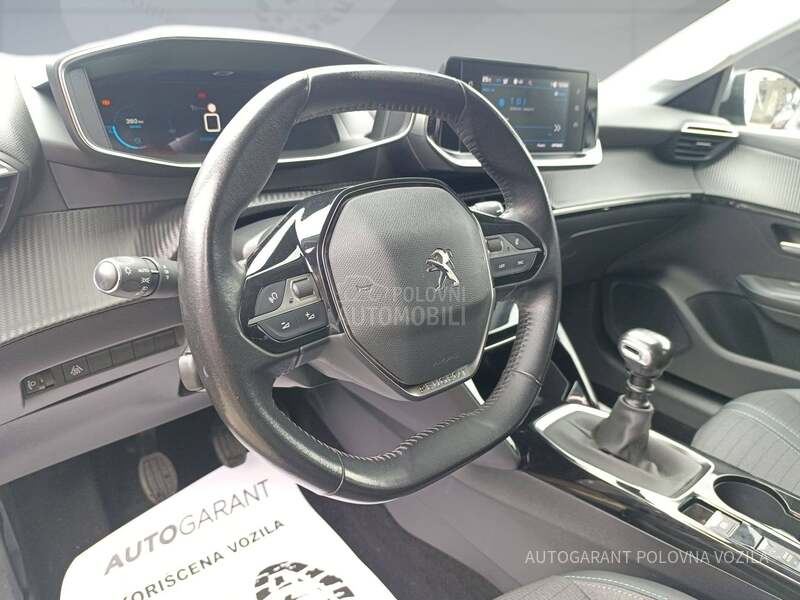 Peugeot 208 1.2 PURETECH ALLURE