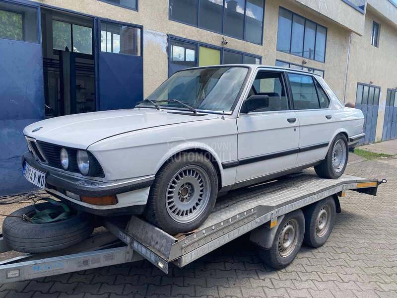 BMW 524 e28