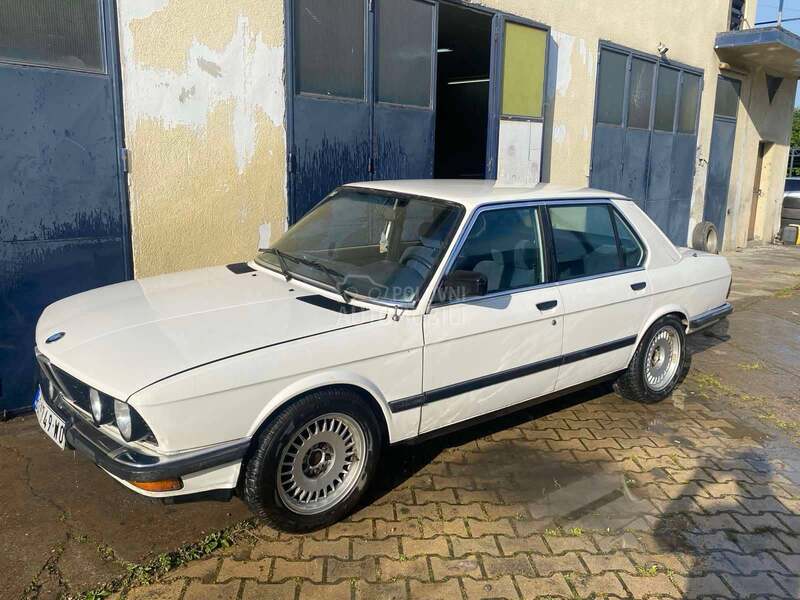 BMW 524 e28