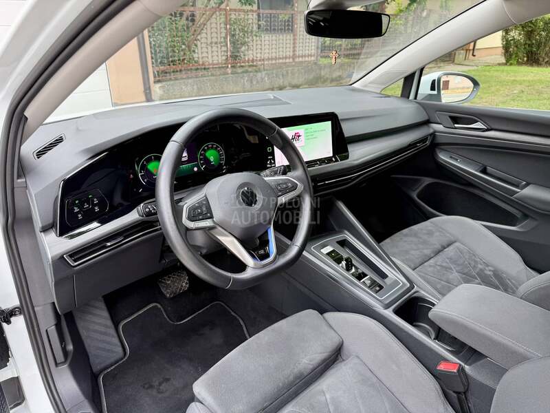 Volkswagen Golf 8 2.0 style