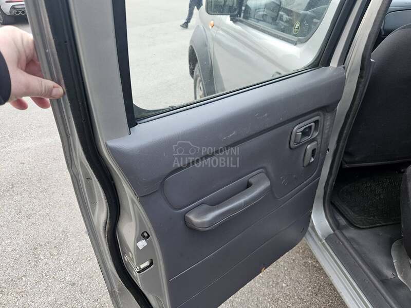 Nissan Navara NP300 K L I M A