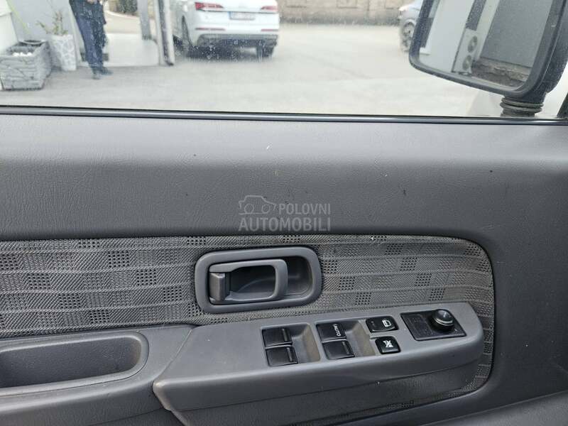 Nissan Navara NP300 K L I M A