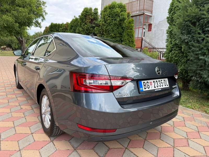 Škoda Superb 2.0 TDI DSG
