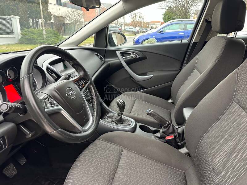 Opel Astra J 1.7CDTI ESSENCIA