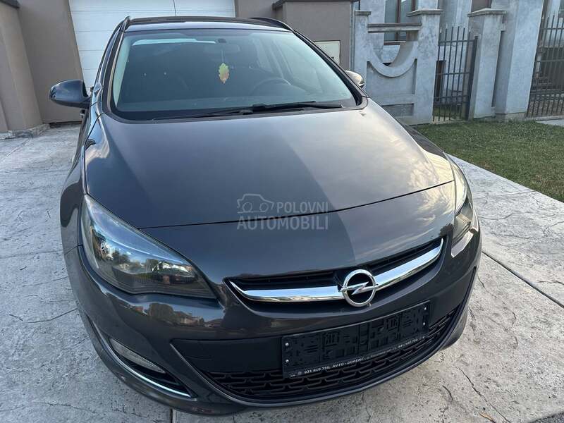 Opel Astra J 1.7CDTI ESSENCIA
