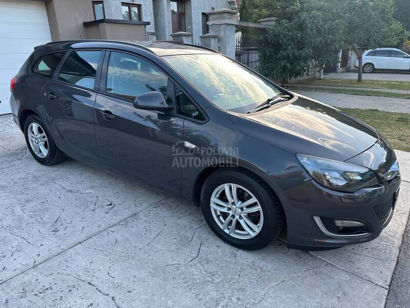 Opel Astra J 1.7CDTI ESSENCIA