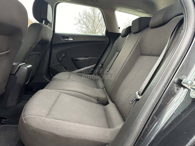 Opel Astra J 1.7CDTI ESSENCIA