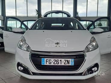 Peugeot 208 1.2 NAV  LED   32000