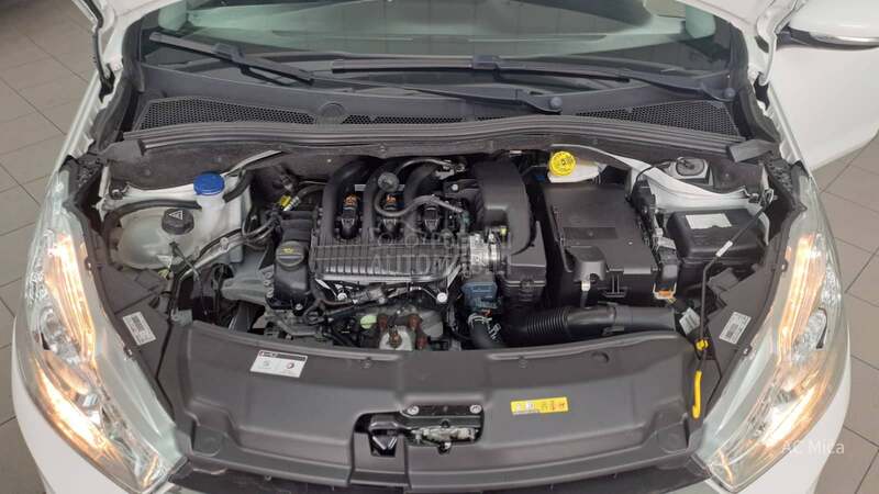 Peugeot 208 1.2 NAV  LED   32000