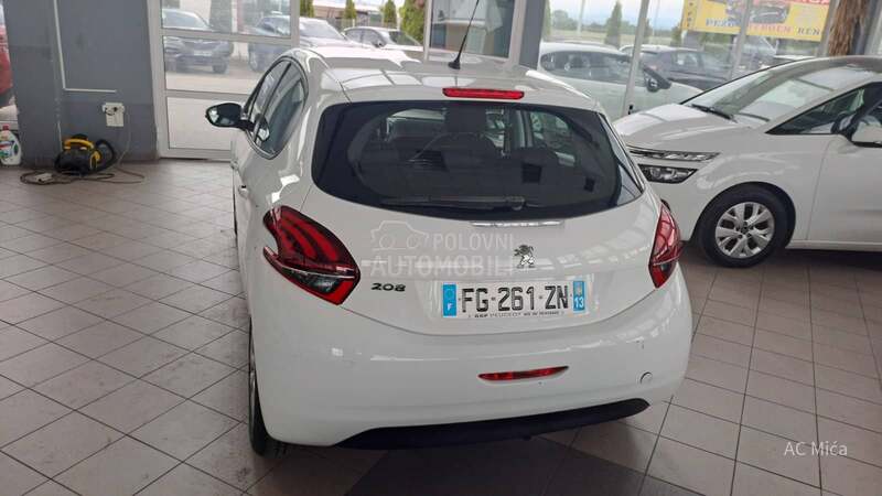 Peugeot 208 1.2 NAV  LED   32000