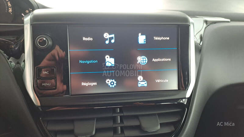 Peugeot 208 1.2 NAV  LED   32000