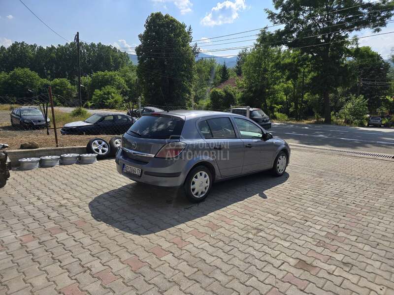 Opel Astra H 